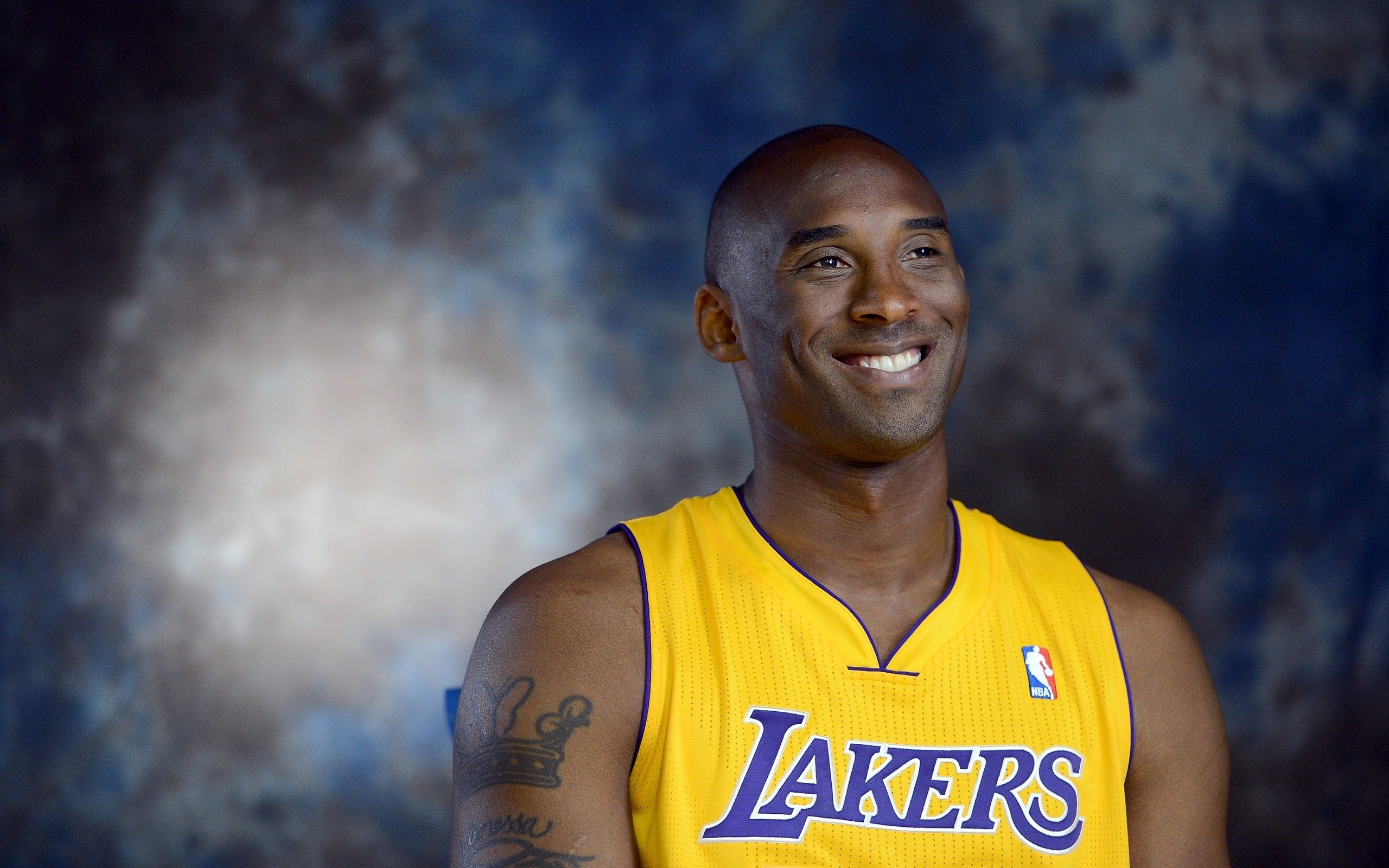 崭露头角的 崭露头角的